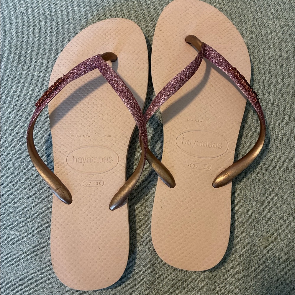 Havaianas rose gold glitter flip flops. Size 7/8. - Picture 2 of 6